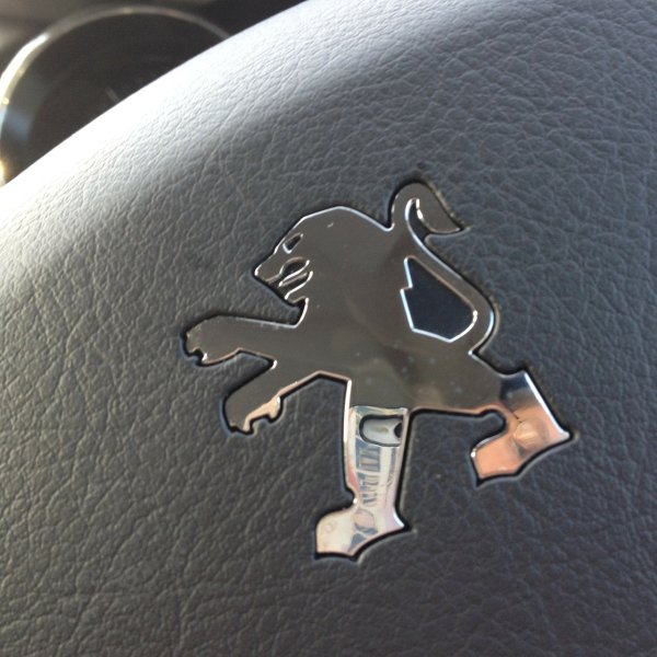 Логотип машины Пежо