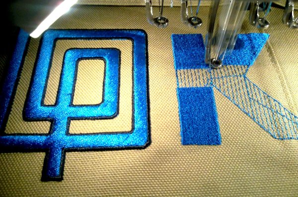 Вышивка логотипа на ткани