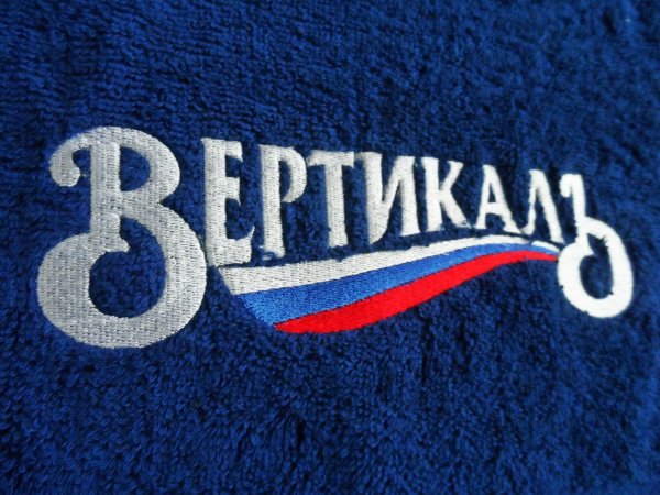 Машинная вышивка логотипов на футболках