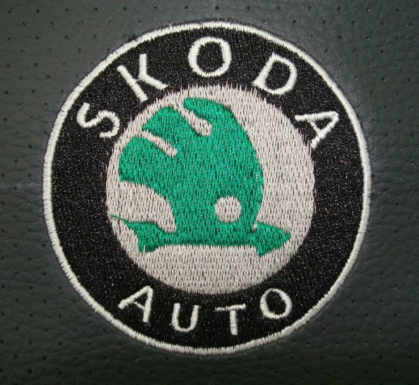 Вышивка логотипа на ткани