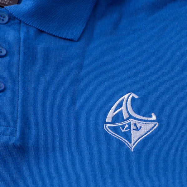 Вышивка логотипа на одежде