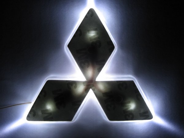 Подсветка логотипа Mitsubishi