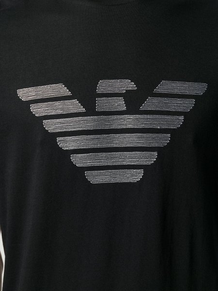 Джорджио Армани знак