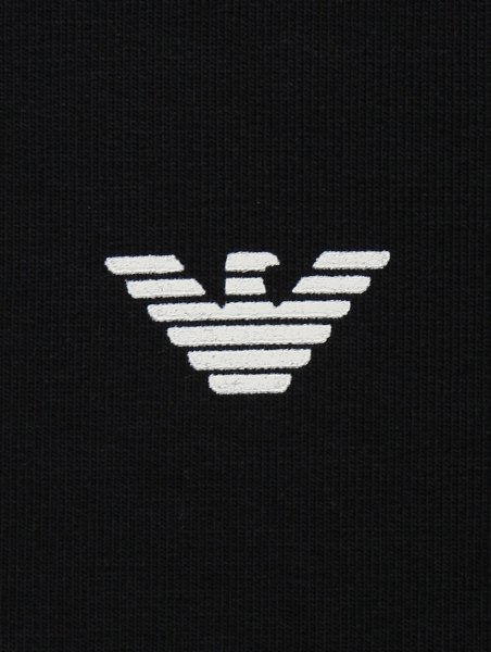 Giorgio Armani значок