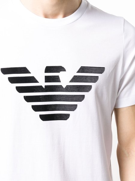 Эмблема бренда Giorgio Armani