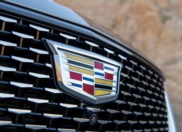 Cadillac Escalade значок 2020