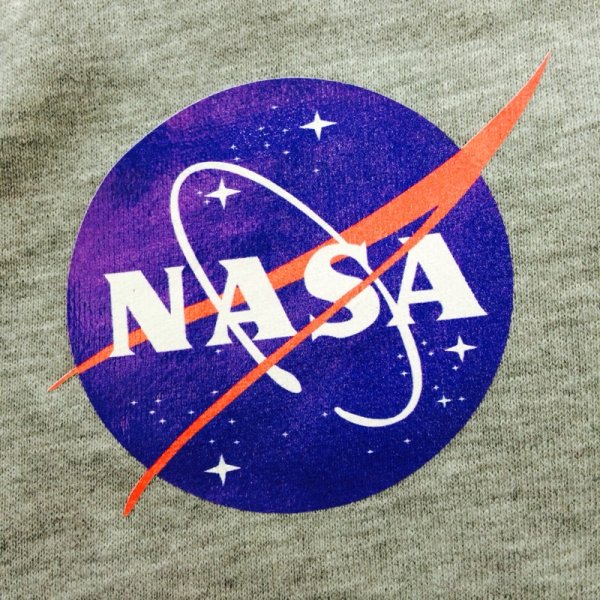 Одежда с логотипом NASA