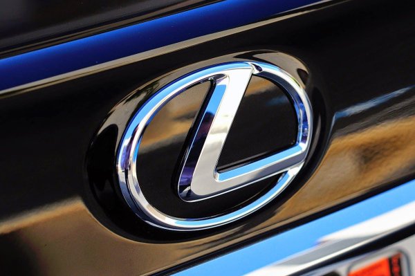 Новый значок Лексус