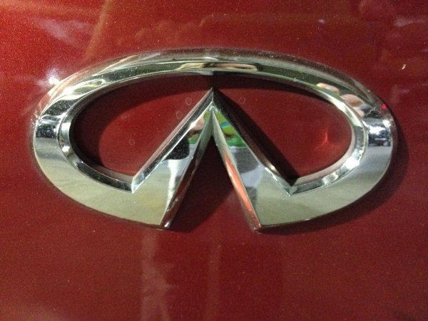 Новый логотип Инфинити