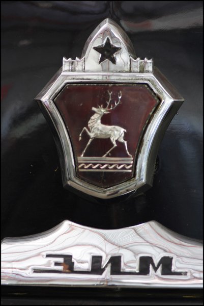 Эмблема капота ГАЗ-12 зим ранняя