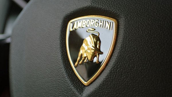 Lamborghini LP 750 шильдик