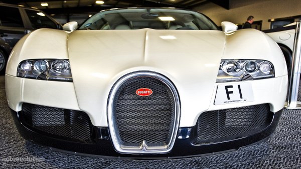 Бугатти Вейрон шильдик