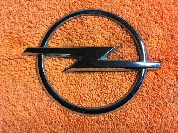 Опель Астра логотип