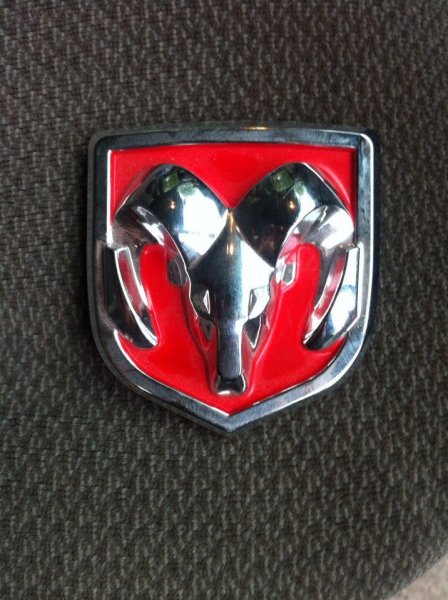 Шильдик Додж Караван