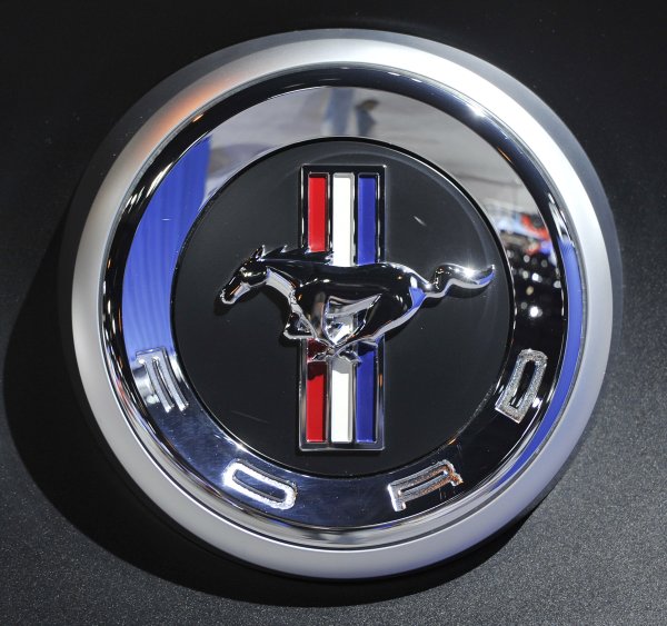 Мустанг шильдик