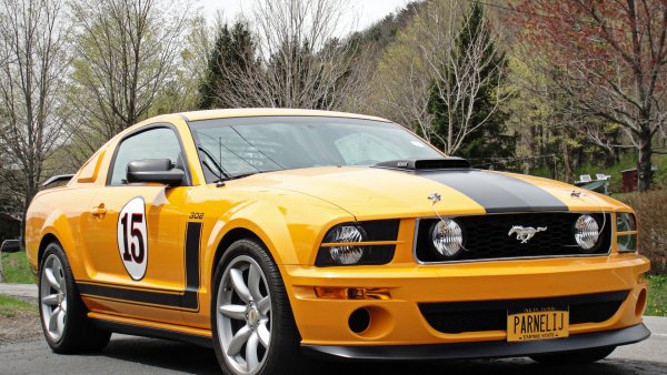 Ford Mustang logo 4k