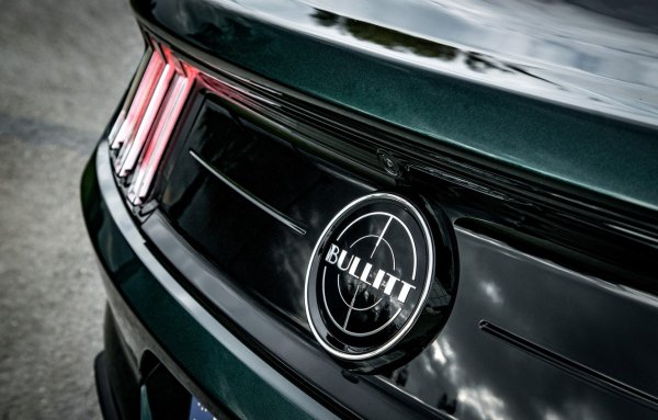 Значок Форд Мустанг