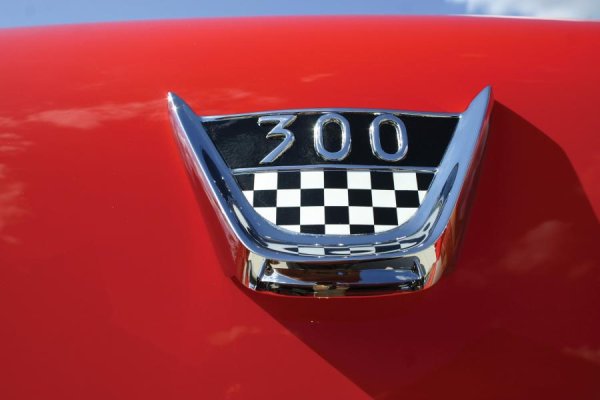 Эмблема Chrysler 300c