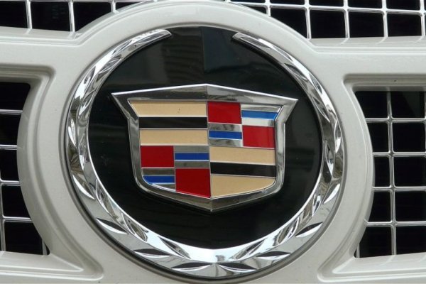 Знак Кадиллак Эскалейд