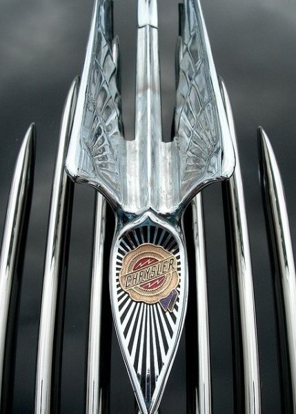 Chrysler 300 logo