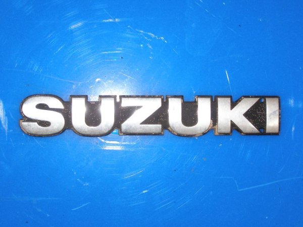Suzuki значок