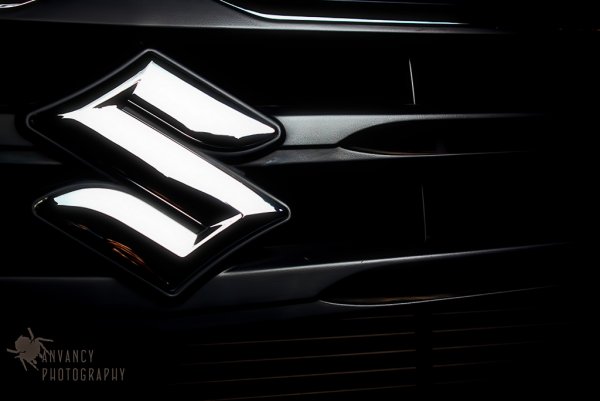 Подушки для автомобиля с логотипом Сузуки