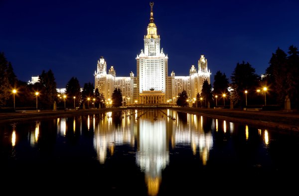 Московский государственный университет имени м.в Ломоносова эмблема