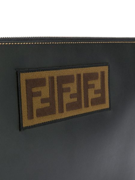 Fendi надпись
