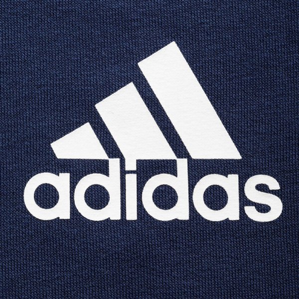 Adidas значок