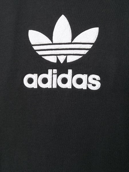 Adidas значок