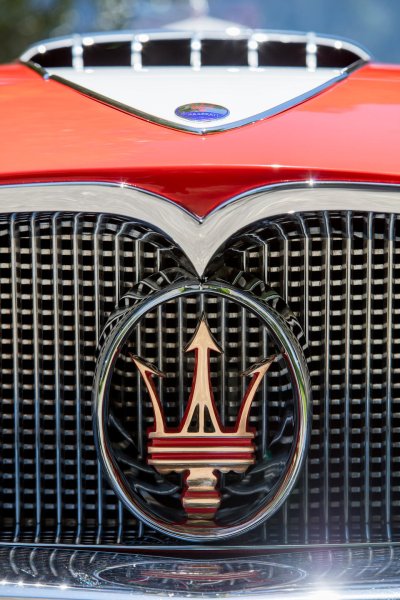 Знак машины Мазерати