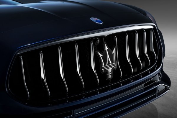 Мазерати Кватропорте логотип