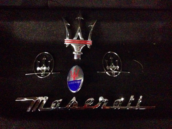 Знак машины Мазерати