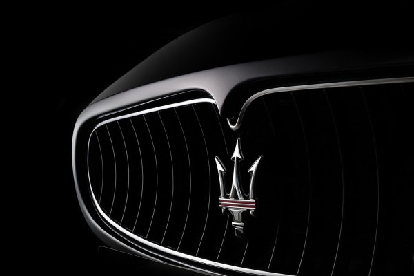 Мазерати логотип