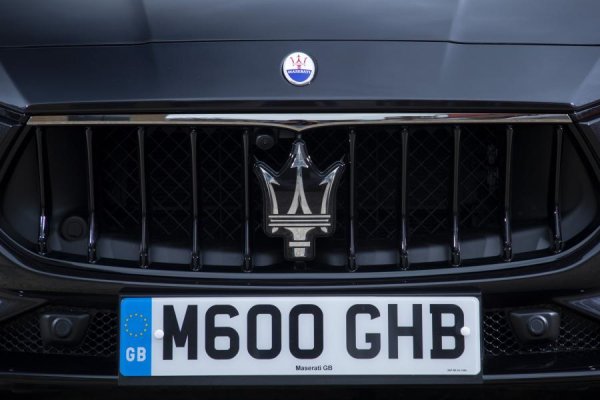 Maserati Ghibli лого