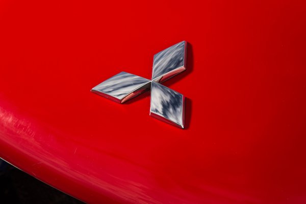 Знак Митсубиси