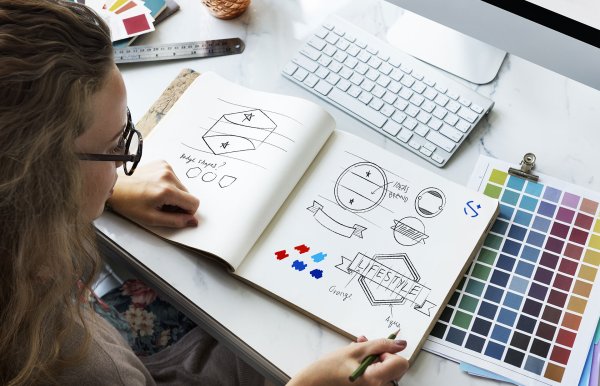 Графический дизайнер рисунок