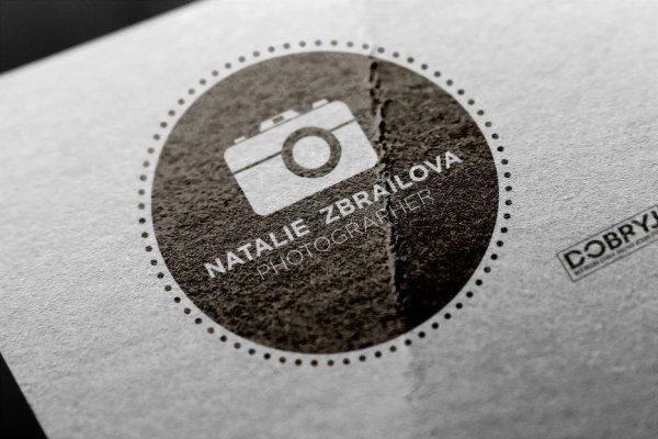 Логотип фотографа на фотографии