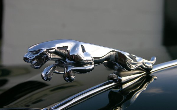 Ягуар на капоте фигурка