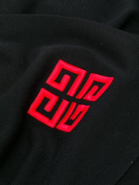 Живанши лого