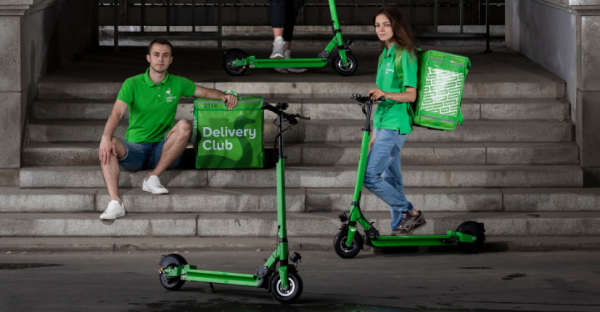 Доставщик на самокате