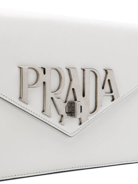 Prada логотип