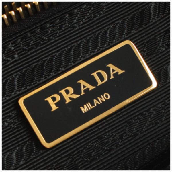 Prada лейбл