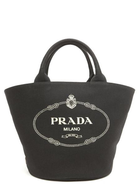 Логотип Прада на сумках