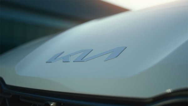 Kia новый логотип 2020