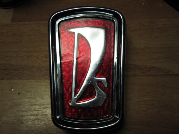 Значок Лады на ВАЗ 2106