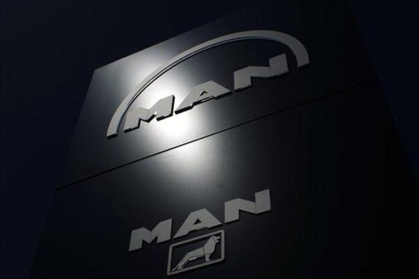 Обои с логотипом ман