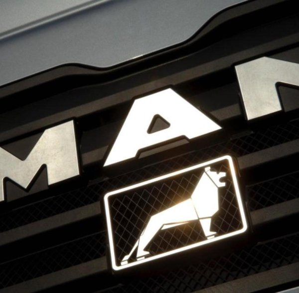 Логотип ман вертикально