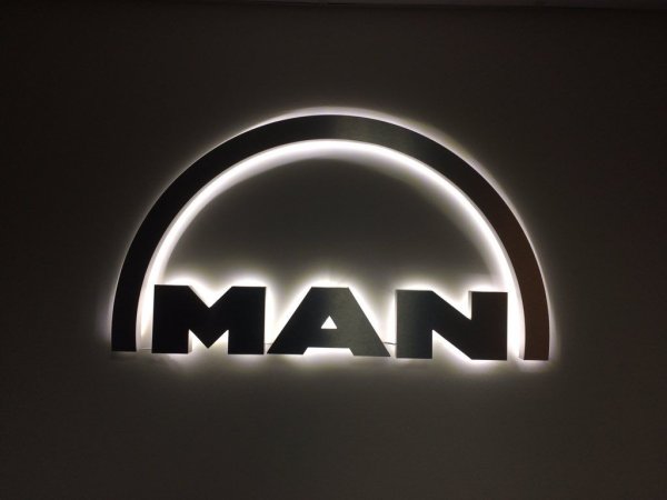 Грузовик man logo