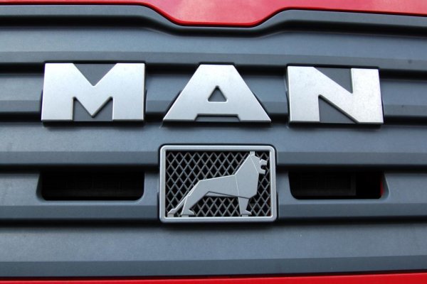 Эмблема на капот ман